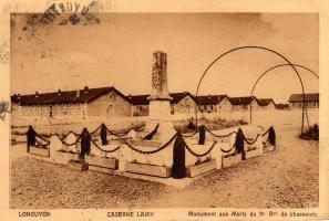 Ligne Maginot - LONGUYON - CASERNE LAMY - (Camp de sureté) - Le monuments aux morts du 9 Bataillon de Chasseurs