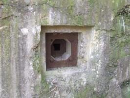 Ligne Maginot - LIEDERSCHIEDT - MAISON FORTE - (Poste GRM - Maison Forte) - Un des créneaux pour FM.