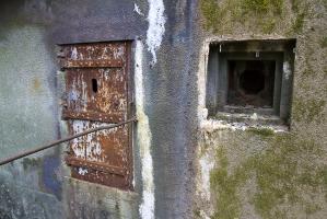 Ligne Maginot - RIPPERT - X13 (QUARTIER KARRE - II/168°RIF) - (Abri) - Entrée gauche et créneau FM