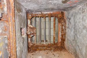 Ligne Maginot - LAVOIR - (Ouvrage d'artillerie) - Bloc 2
Etage intermédiaire
L'issue de secours murée