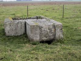Ligne Maginot - B475 - RESERVOIR D'ESTREUX - (Observatoire d'artillerie) - Situé dans un pré clôturé, visible du chemin de terre venant de la rue Pasteur.