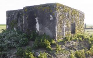 Ligne Maginot - B464 - BARAQUE DES CHASSEURS (PDS) - (Abri actif) - Vue arrière. Les deux entrées principales sont sous le bloc de ce côté