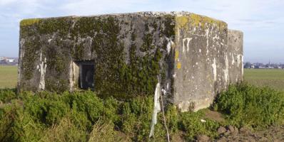 Ligne Maginot - B464 - BARAQUE DES CHASSEURS (PDS) - (Abri actif) - Vue arrière. Les deux entrées principales sont sous le bloc de ce côté