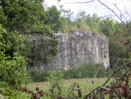 Ligne Maginot - GARE DE BAVAY - (Blockhaus lourd type STG / STG-FCR - Simple) - Photo prise de la voie ferrée désaffectée Hautmont Bettrechies