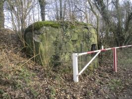 Ligne Maginot - B498 - JENLAIN Nord-Ouest (Blockhaus pour arme infanterie) - Ce blockhaus se située à l'extrémité de la route de Sebourd, en bordure de l'ancienne voie ferrée dématérialisée Valenciennes Bavay
