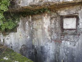 Ligne Maginot - JENLAIN - C14 - (Casemate d'infanterie) - Impacts de tirs allemands.