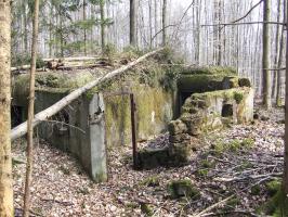 Ligne Maginot - NEUBACH 2 (AVANT POSTE) - (Blockhaus pour arme infanterie) - La façade arrière et l'entrée du blockhaus.