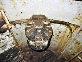 Ligne Maginot - LAVOIR - (Ouvrage d'artillerie) - Bloc 3
Cloche VDP 
Rhéostat d'éclairage