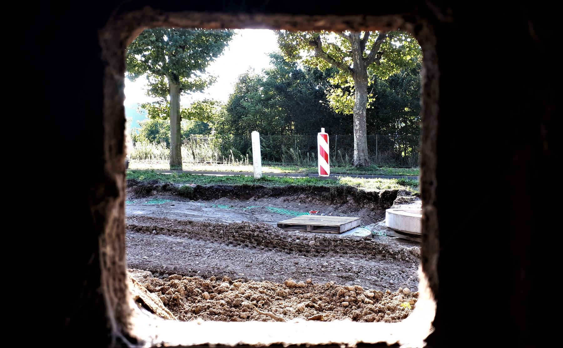 Ligne Maginot - 415 - RIEBEL - (Casemate d'infanterie) - Chambre de tir Sud
Vue depuis le créneau FM - Les Gardiens du Rhin