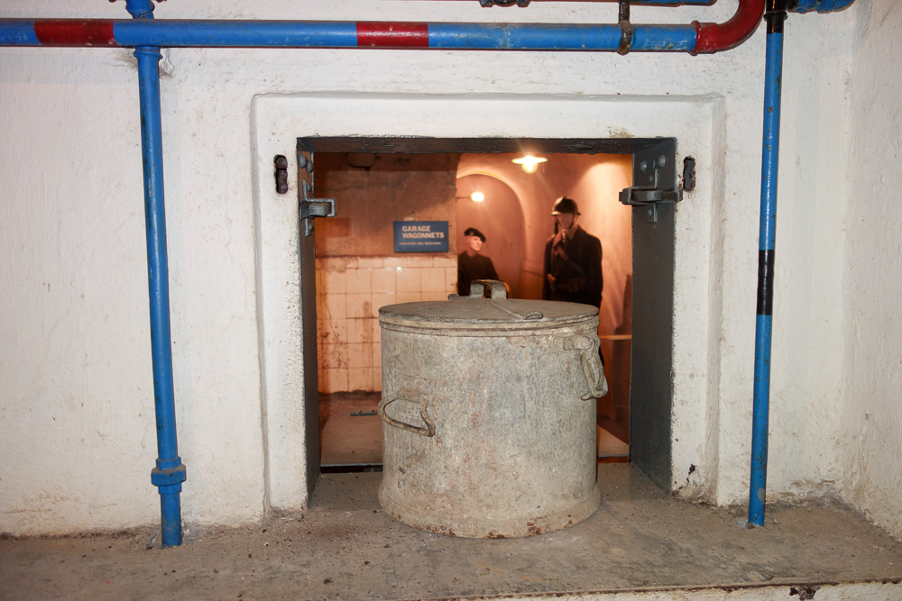 Ligne Maginot - SAINT ROCH (SHR) - (Ouvrage d'artillerie) - Cuisine
Marmite isolante sur le guichet utilisée pour apporter les repas aux blocs 