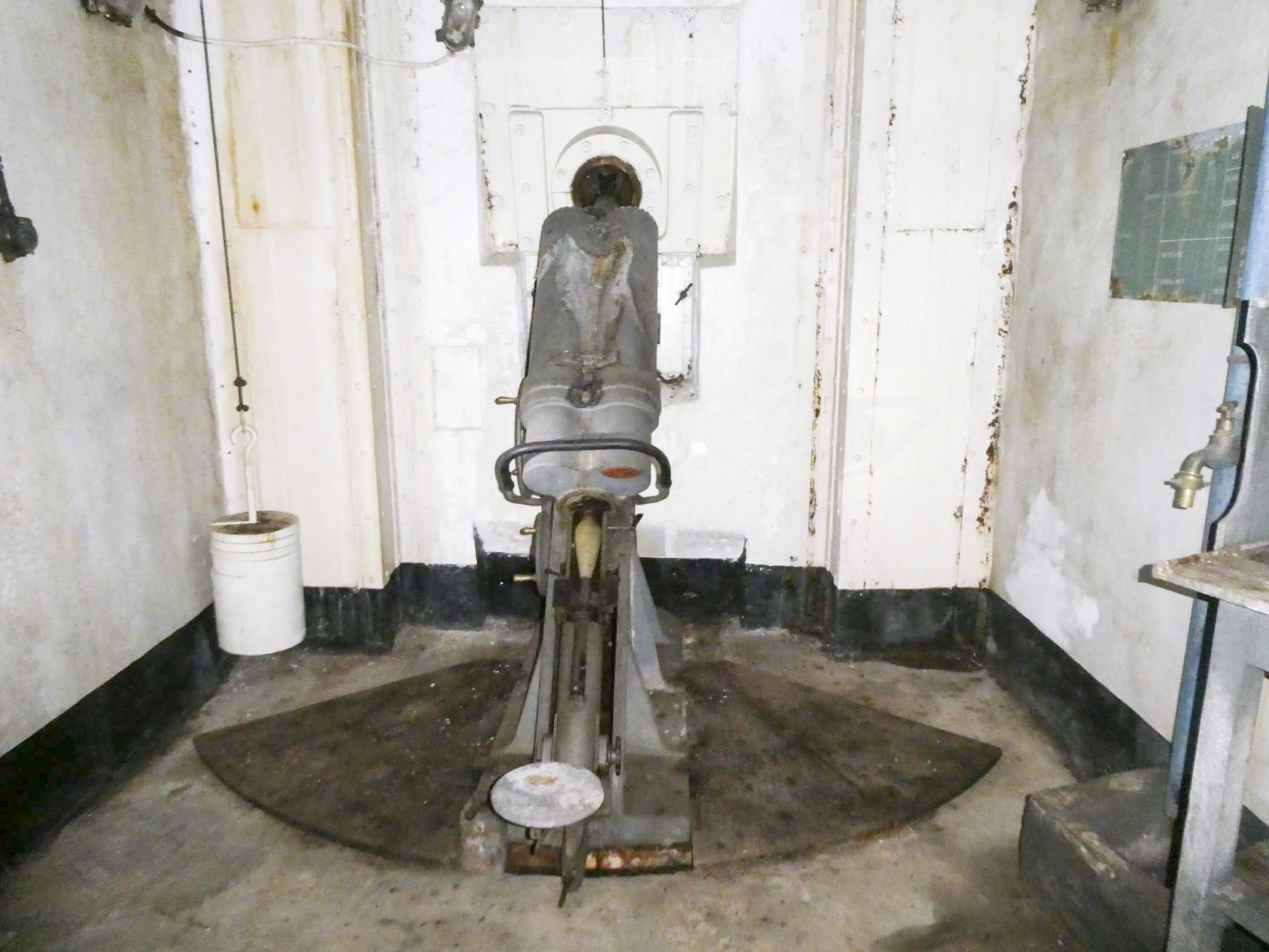 Ligne Maginot - BARBONNET (BT) - (Ouvrage d'artillerie) - Bloc 2
Mortier de 81 - Daniel ELLENA - Philippe CUNY