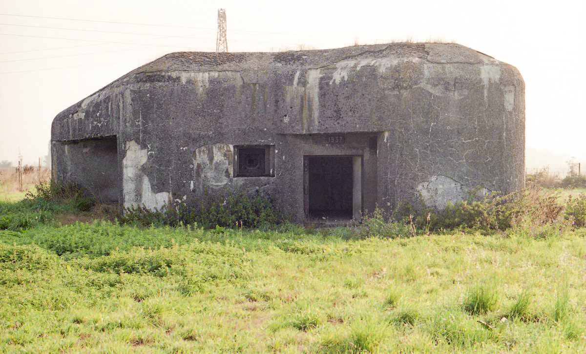 Ligne Maginot - B513 - WARGNIES LE GRAND - (Blockhaus pour canon) - 