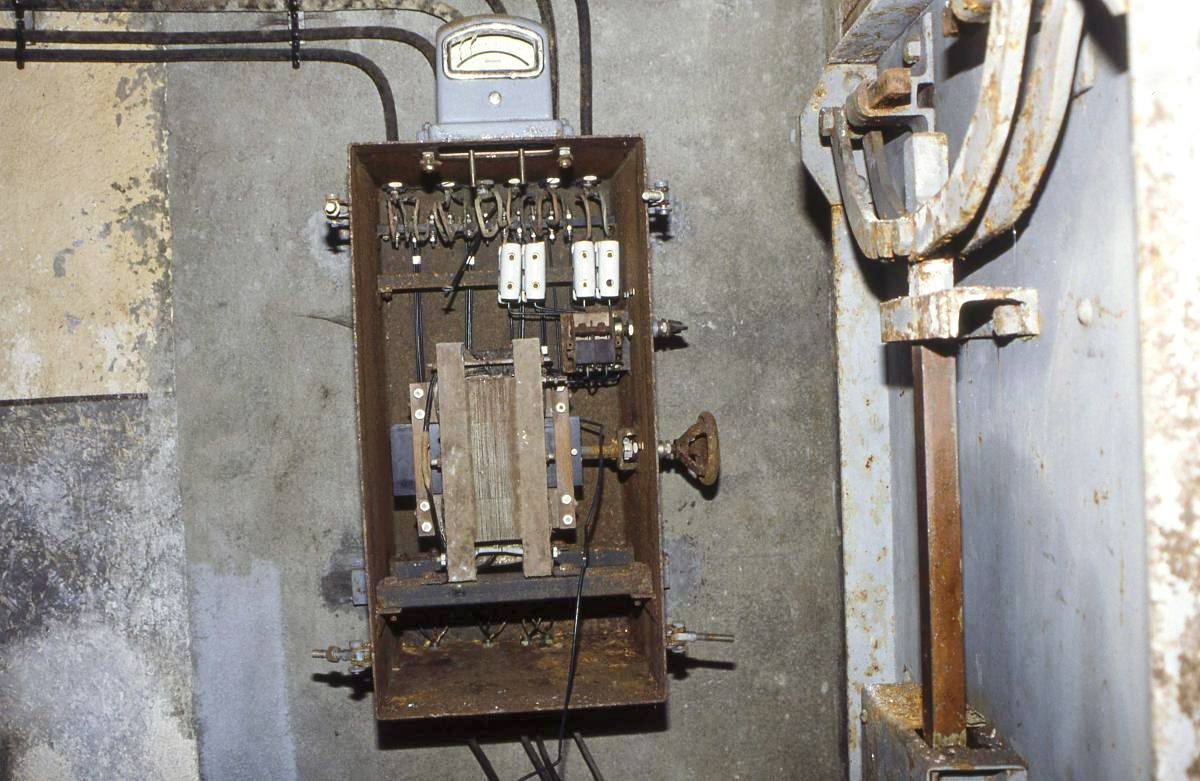 Ligne Maginot - COLMING - X33 - (Abri actif) - Transformateur pour l'alimentation du projecteur.