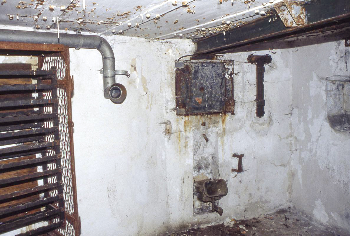 Ligne Maginot - COLMING - X33 - (Abri actif) - Dans la chambre de tir
