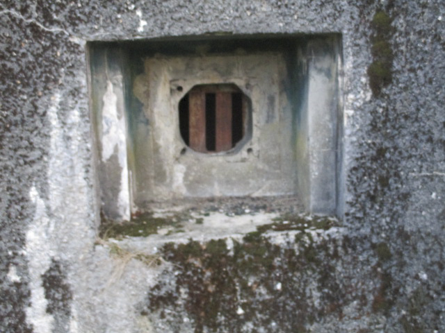 Ligne Maginot - B488 - CIMETIÈRE DE CURGIES - (Blockhaus pour canon) - 