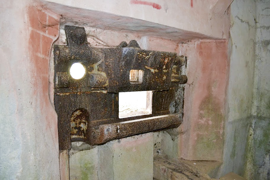 Ligne Maginot - B524 - WARGNIES LE PETIT - (Blockhaus pour canon) - La trémie Pamart-Lemaigre