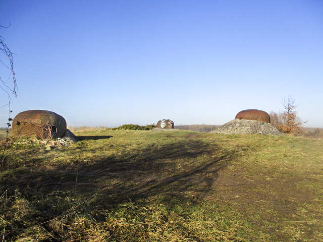 Ligne Maginot - JENLAIN - C14 - (Casemate d'infanterie) - Les 3 cloches.