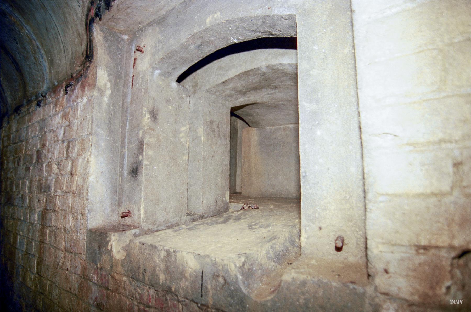 Ligne Maginot - JENLAIN - C14 - (Casemate d'infanterie) - Chambre de mine placée dans l'égout et destinée à empêcher le passage par l'égout en cas d'irruption ennemie