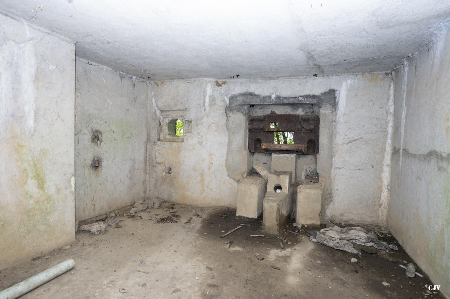Ligne Maginot - B490 - CURGIES SUD-EST - (Blockhaus pour canon) - 
