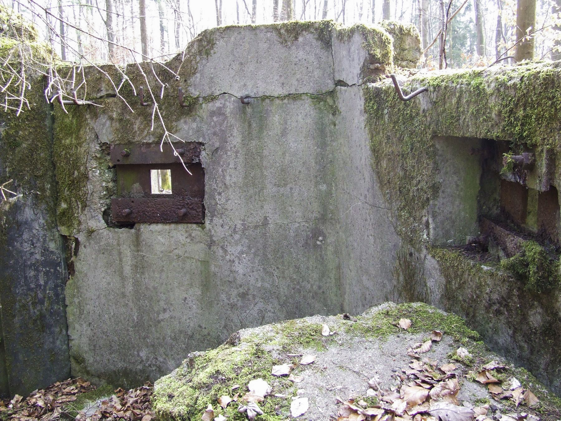 Ligne Maginot - NEUBACH 2 (AVANT POSTE) - (Blockhaus pour arme infanterie) - La caponnière pour FM.