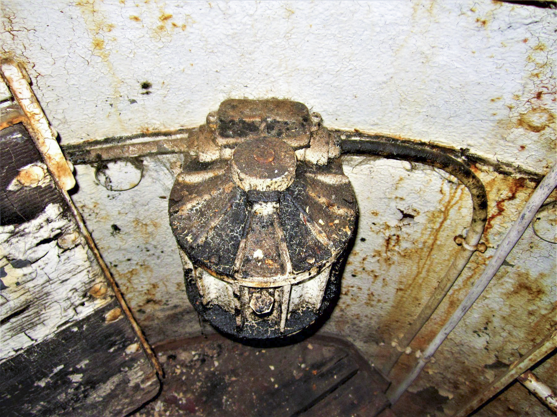 Ligne Maginot - LAVOIR - (Ouvrage d'artillerie) - Bloc 3
Cloche VDP 
Rhéostat d'éclairage