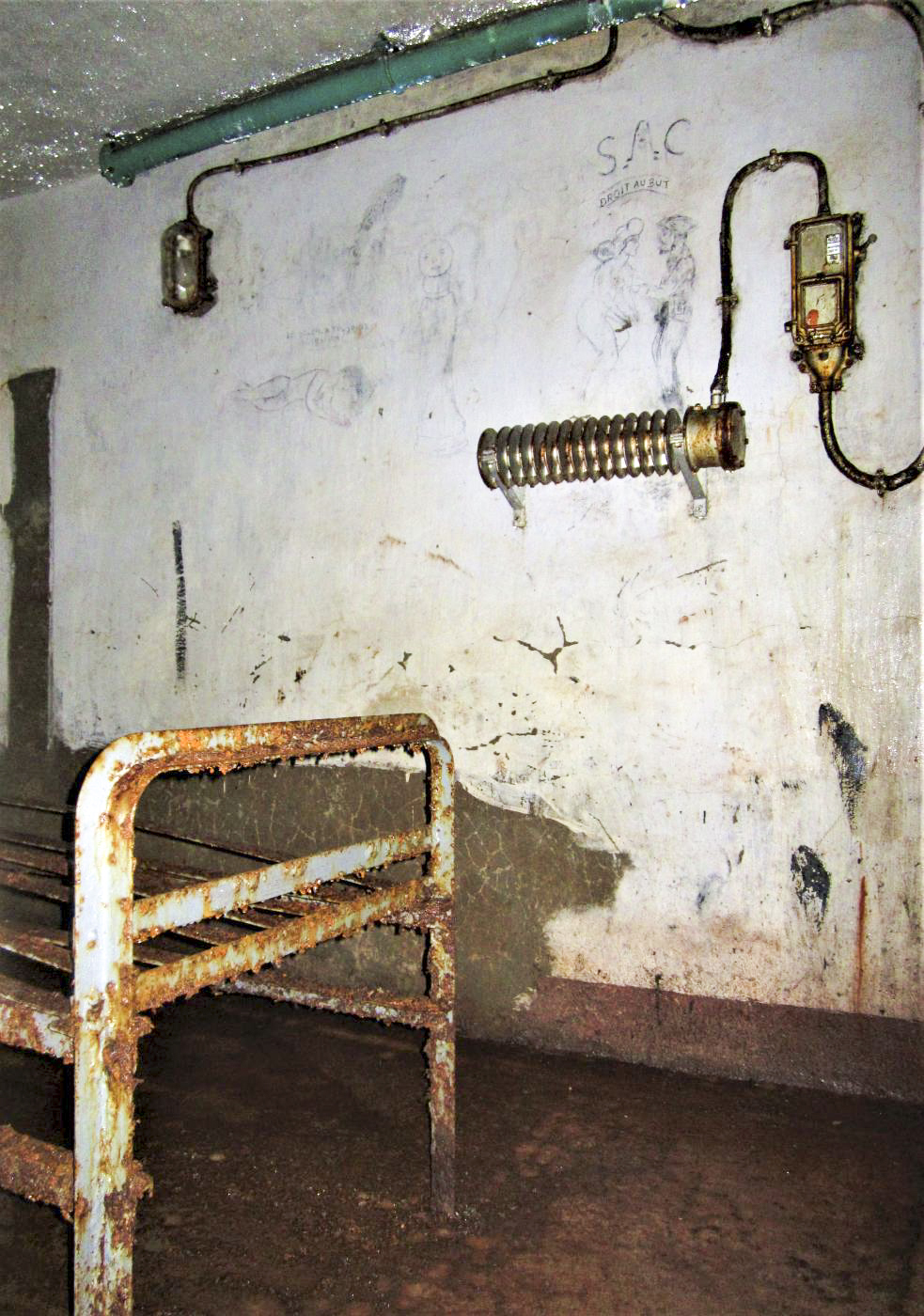 Ligne Maginot - LAVOIR - (Ouvrage d'artillerie) - Bloc 4 
Etage inférieur 
Chambre des sous-officiers