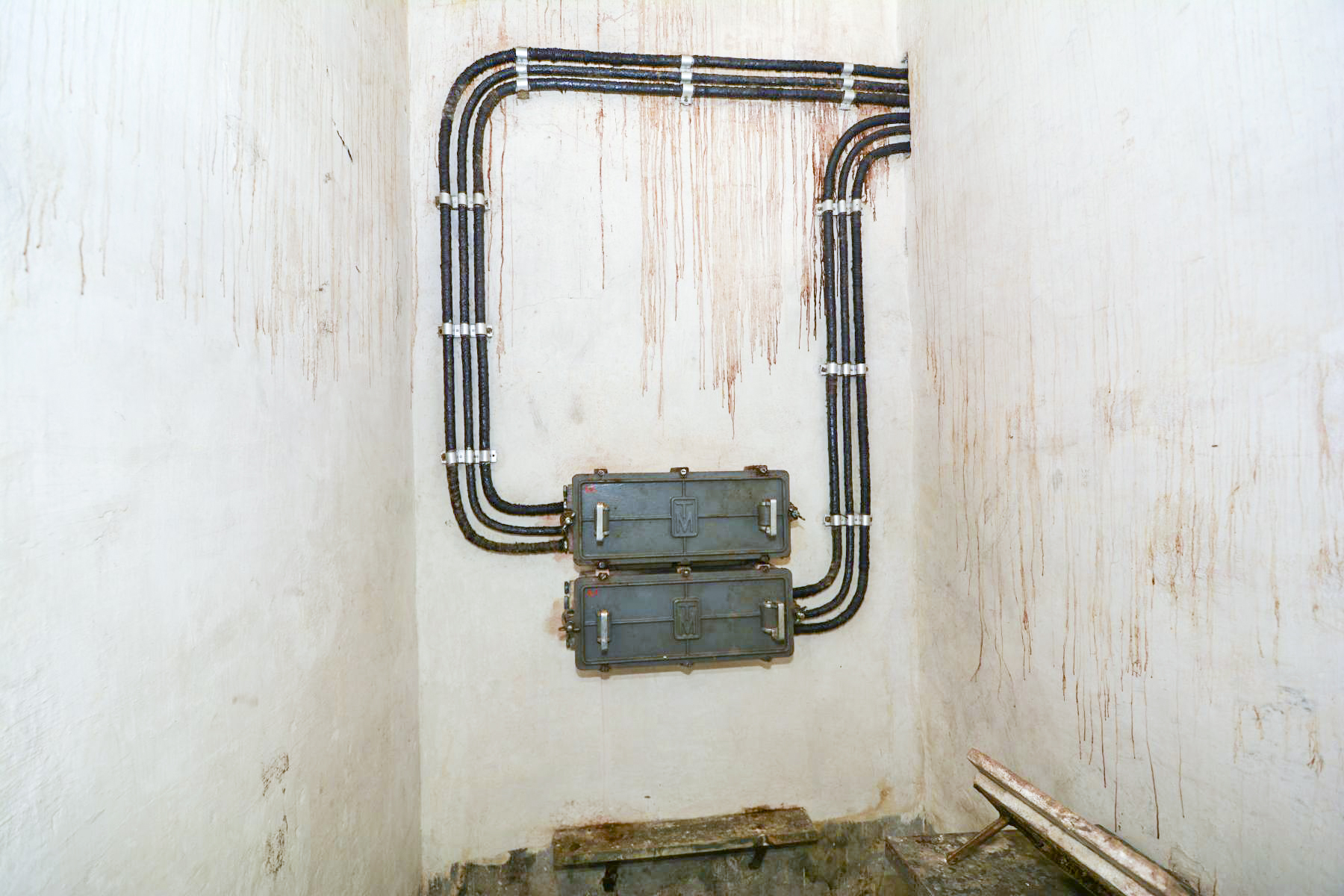 Ligne Maginot - ROCHE LA CROIX (RLC) - (Ouvrage d'artillerie) - Central téléphonique
Les deux panneaux muraux pour 32 abonnés chacun