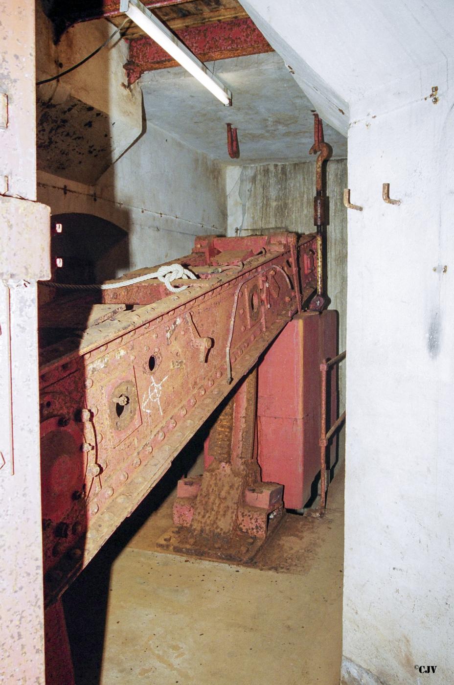 Ligne Maginot - EINSELING - A36 - (Ouvrage d'infanterie) - Le balancier en position éclipsé