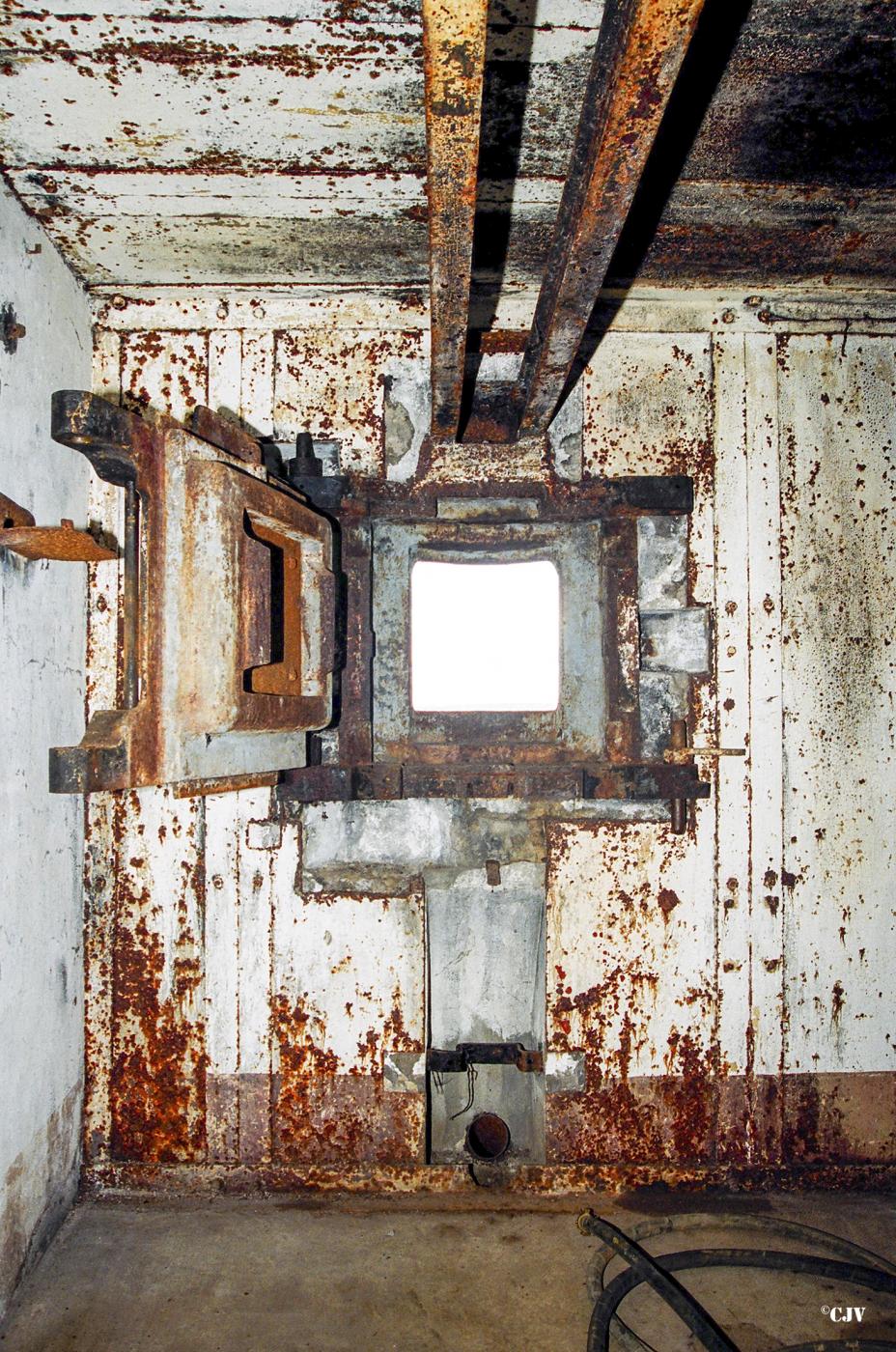 Ligne Maginot - EINSELING - A36 - (Ouvrage d'infanterie) - Créneau JM/47 avant restauration