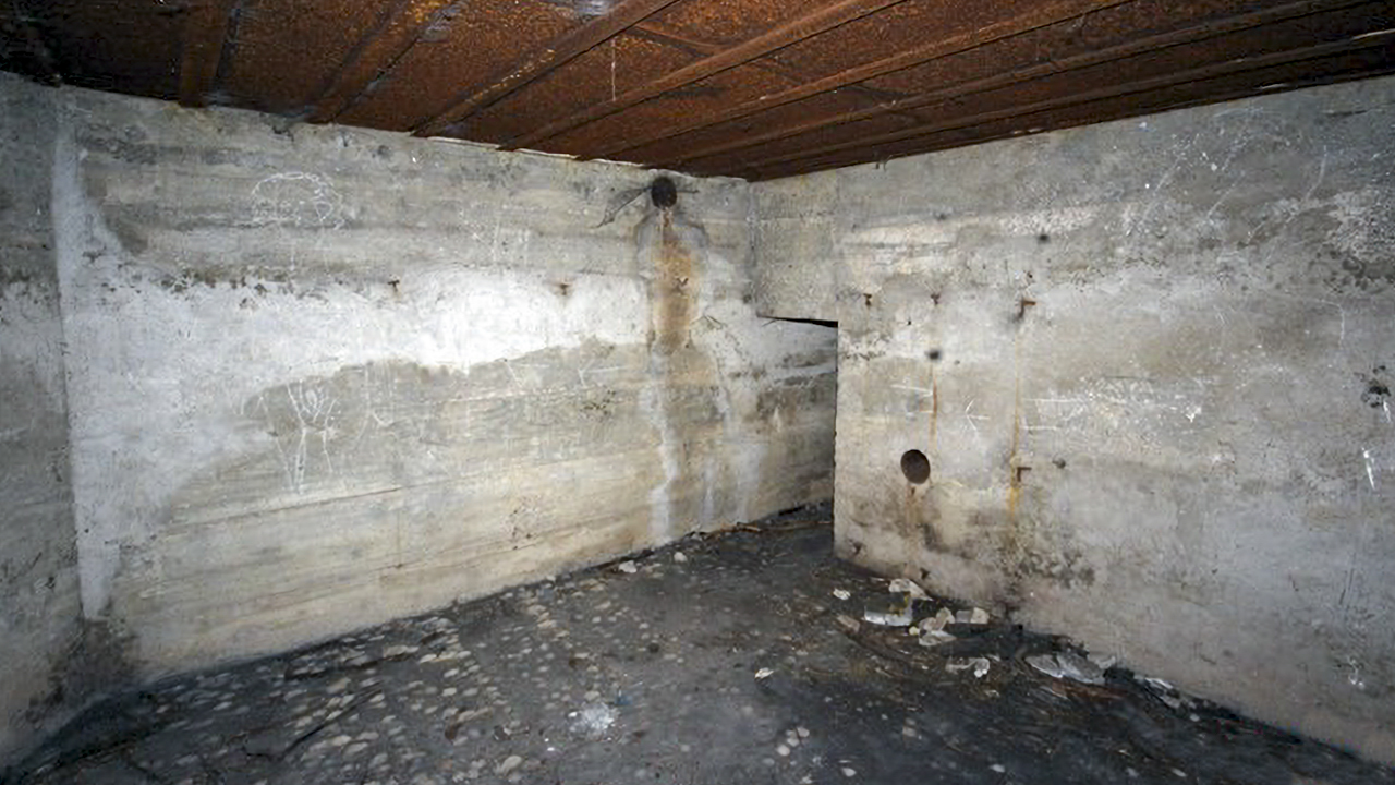 Ligne Maginot - DIGUE DE REMERING 1 - R114 - (Blockhaus pour arme infanterie) - L'entrée de la chambre de tir - Association Les Bergers des Pierres