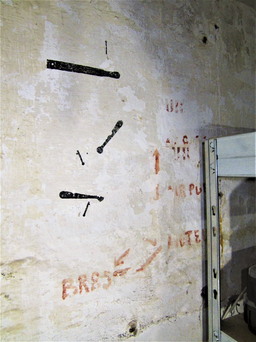 Ligne Maginot - BAMBIDERSTROFF NORD - C70 - (Casemate d'infanterie) - Ventilateur
Schéma de positionnement de la manivelle d'entrainement (marche moteur ou à bras) et de la commande du registre air pur/air gazé