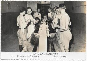 Ligne Maginot - ROCHONVILLERS - A8 - (Ouvrage d'artillerie) - Carte postale
Les sanitaires