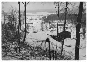 Ligne Maginot - HACKENBERG - A19 - (Ouvrage d'artillerie) - Le fossé antichar
Le bloc 24, au fond le bloc 25 à droite et le bloc 9 sur la gauche