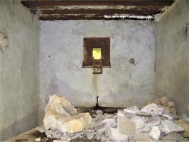 Ligne Maginot - M113N - LA BARRIERE 2 - (Blockhaus pour arme infanterie) - La chambre de tir
Sous le créneau un axe pivot prévu pour un affut mobile