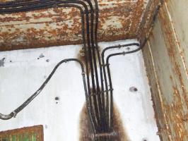 Ligne Maginot - TETING - A38 - (Ouvrage d'infanterie) - Bloc 1
Les restes de câblages.
