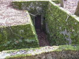 Ligne Maginot - BOIS DE PONTPIERRE (II/146° RIF) - (PC de Quartier) - Une des alvéole avec encore sa porte d'origine.