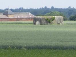 Ligne Maginot - B568bis - PRE-AULNOIS (Blockhaus pour arme infanterie) - Photo prise de la D 932 - Route de Maubeuge.
