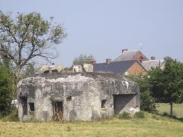 Ligne Maginot - B586 - MALPLAQUET OUEST - (Blockhaus pour canon) - Photographie prise de la Chaussée Brunehaut.