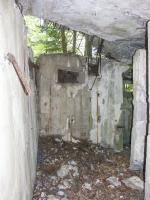 Ligne Maginot - SOMMET DU HOCHWALD 3 - (Blockhaus pour arme infanterie) - Local de repos
Un créneau FM est visible en face