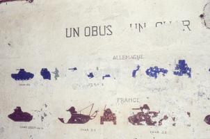 Ligne Maginot - COUME VILLAGE - A29 - (Ouvrage d'infanterie) - Chambre de tir
Un obus un char
Instructions et silhouettes