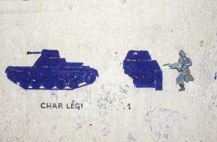 Ligne Maginot - COUME VILLAGE - A29 - (Ouvrage d'infanterie) - Chambre de tir
Un obus  un char
Instructions et silhouettes