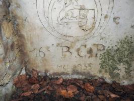 Ligne Maginot - GUNGLINGERBERG 6 - (Cuve pour arme d'infanterie) - Une gravure du 16èm BCP dans la niche à munitions.