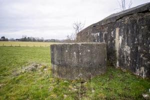 Ligne Maginot - T516BIS - (Blockhaus pour arme infanterie) - Les restes de la tourelle sont déplaces vers le blockhaus de la Ferme des Sarts