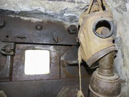 Ligne Maginot - HUBERBUSCH SUD - C59 - (Casemate d'infanterie) - Créneau FM de façade et masque à gaz ANP 31
