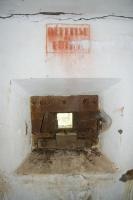 Ligne Maginot - ROUSSY LE VILLAGE (Poste avancé GRM) - (Poste GRM - Maison Forte) - Détail du créneau FM n°3. Le support d'arme se compose d'une simple planchette en bois supportant l'axe pivot