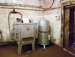 Ligne Maginot - MICHELSBERG - A22 - (Ouvrage d'artillerie) - La cuisine
Four électrique Als.Thom Cubain et percolateur