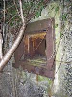 Ligne Maginot - RAUCOURT - (Stand de tir) - Le mur de tir pour armement de forteresse. 
Vue coté intérieur de l'une des trémies spécifiques à l'armement de forteresse