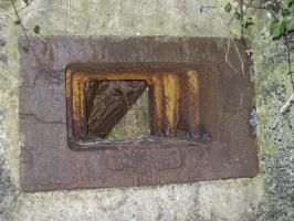 Ligne Maginot - RAUCOURT - (Stand de tir) - Le mur de tir pour armement de forteresse. Vue coté extérieur de l'une des trémies spécifiques à l'armement de forteresse