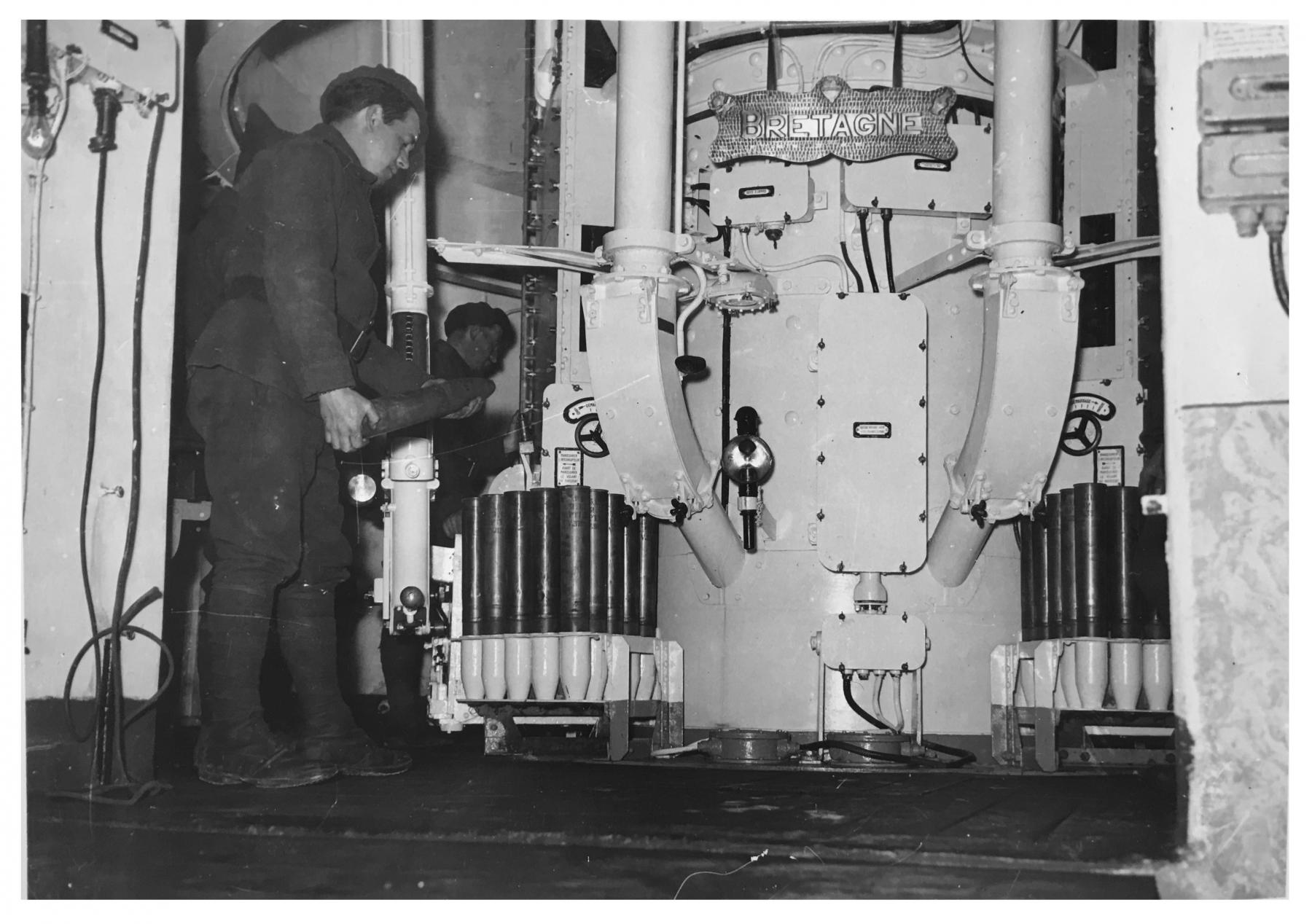 Ligne Maginot - HACKENBERG - A19 - (Ouvrage d'artillerie) - Bloc 2
Tourelle de 75 mm mle 33 - Inconnu