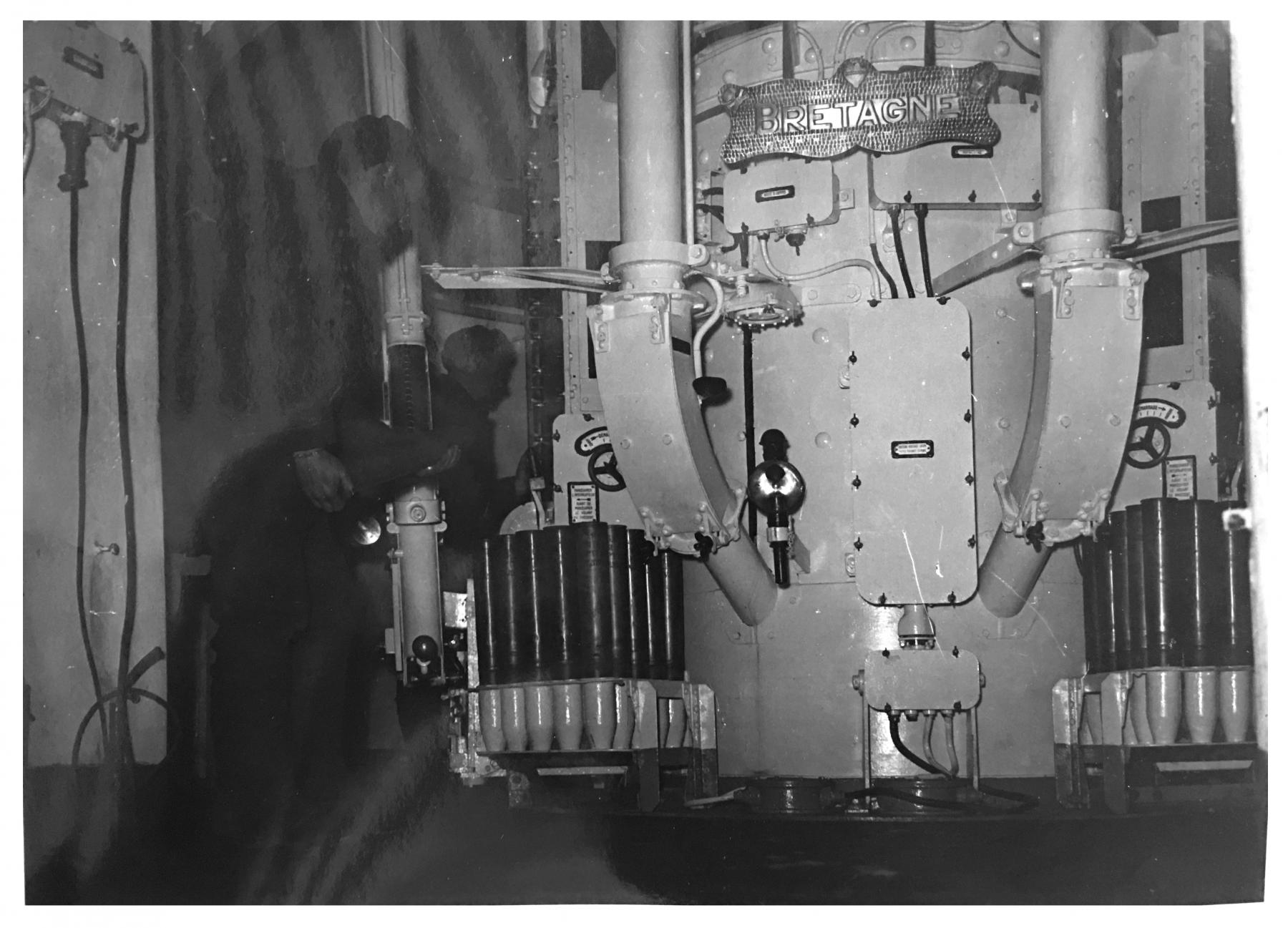 Ligne Maginot - HACKENBERG - A19 - (Ouvrage d'artillerie) - Bloc 2
Tourelle de 75 mle 33 - Inconnu